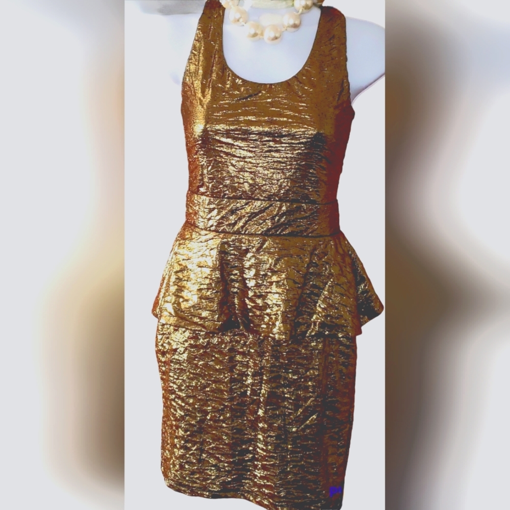 Chic puckered Metallic gold dress